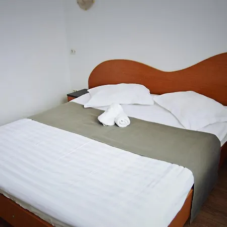 Delia Gardens Pensión