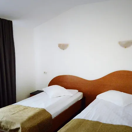 Delia Gardens 3* تيميشورا