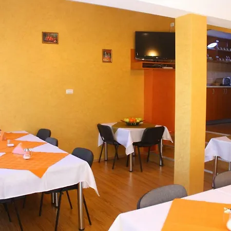 بيت ضيافة Delia Gardens 3*