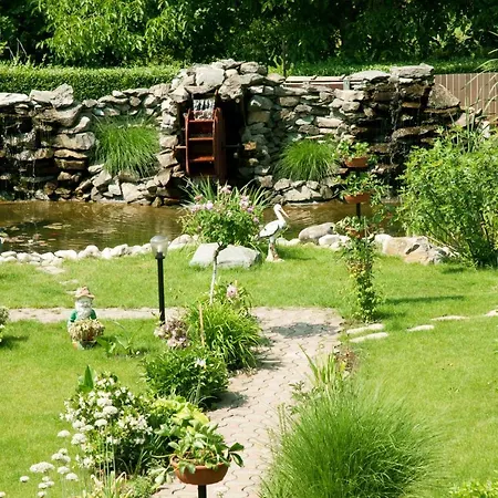 Delia Gardens Pensión 3*