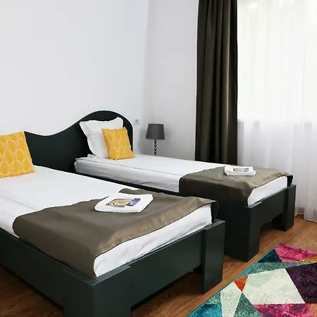 Delia Gardens Pensión 3*