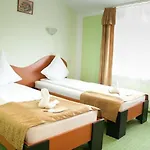 Πανσιόν Delia Gardens 3*