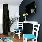 Delia Gardens Πανσιόν
