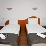 Delia Gardens Πανσιόν 3*