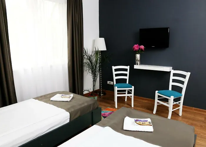 Pensionat Delia Gardens 3*